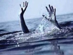 408928-drowninggg-600x450